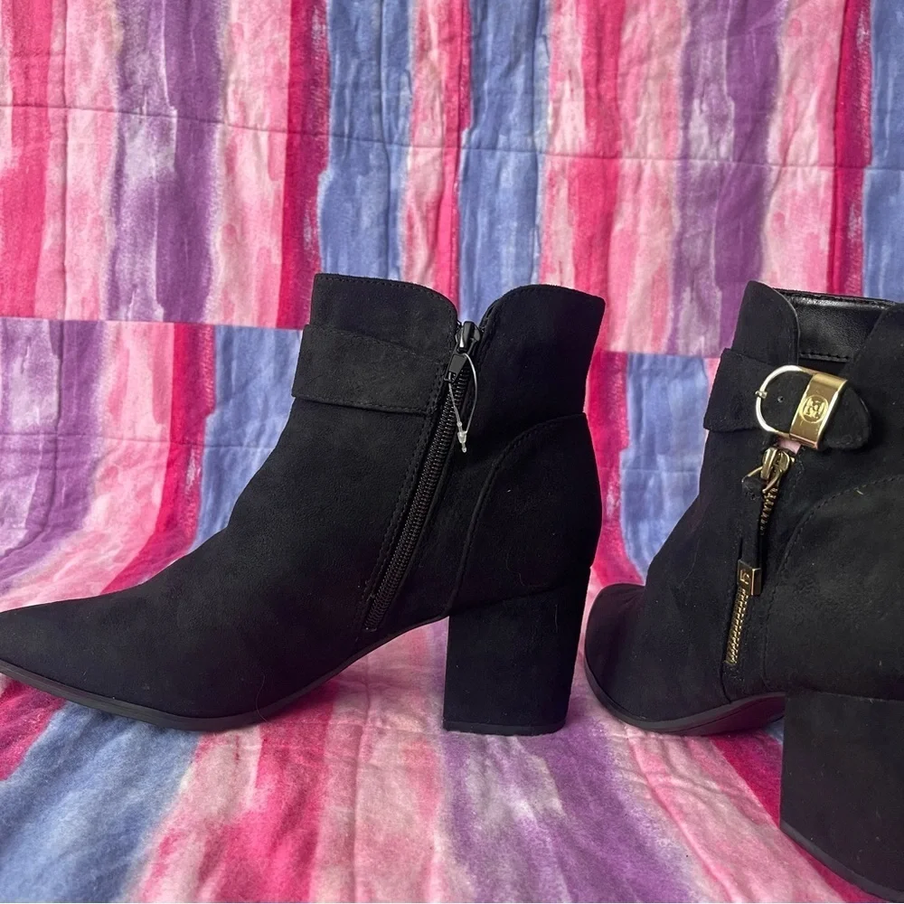Liz Claiborne Black Ankle closed toe Booties with Gold Buckle size 10 new